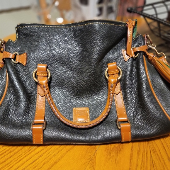 Dooney and Bourke black, large satchel - Picture 1 of 4